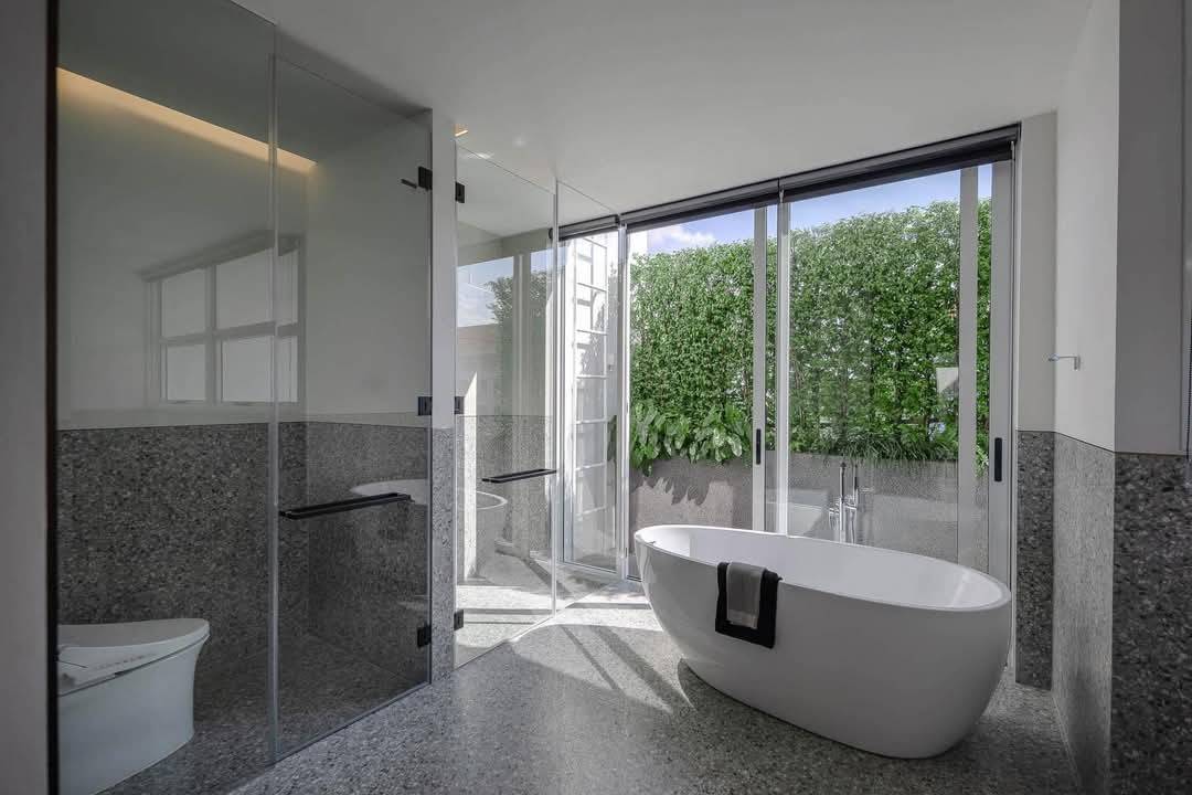 ให้เช่าบ้านหรู3ชั้น พร้อมลิฟท์ ติดเมกาบางนา ตกแต่งครบพร้อมอยู่ ค่าเช่า 400,000 บาท บางพลี สมุทรปราการ (N.1514)