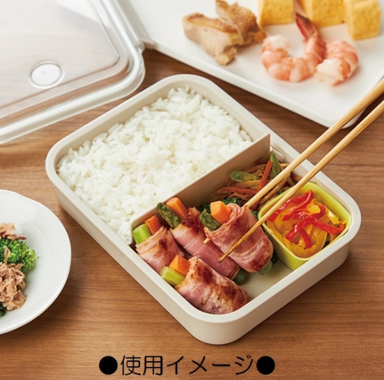 กล่องอาหาร skater ใส่ช่องแช่เเข็งได้ สามารถแบ่งเป็น 2 ช่อง เก็บอาหารและกับข้าว made in japan