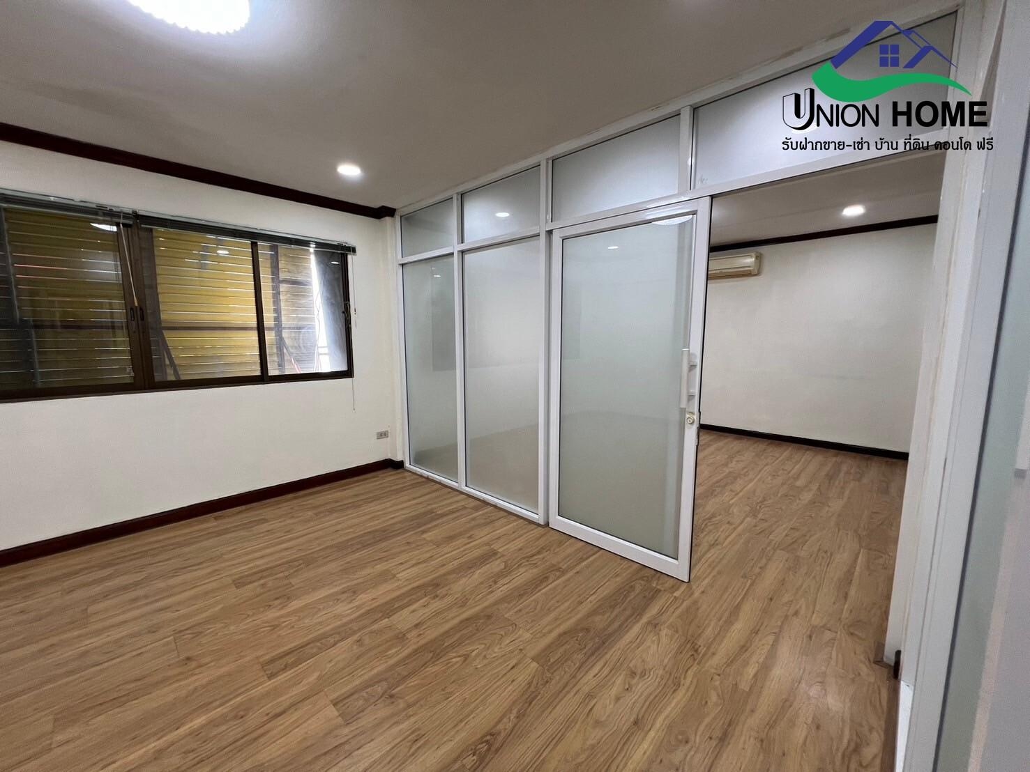 ขายอาคารพาณิชย์ 2 คูหา 3.5ชั้น-ดาดฟ้า หมู่บ้านเสรี ซอยอ่อนนุช70/1 (N.1389)