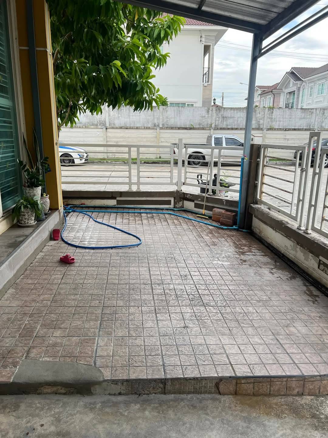 ขายทาวน์เฮ้าส์ หมู่บ้าน โกลเด้น ทาวน์ บางนา-กิ่งแก้ว บ้านหลังมุม ขายพร้อมผู้เช่า (N.1574)