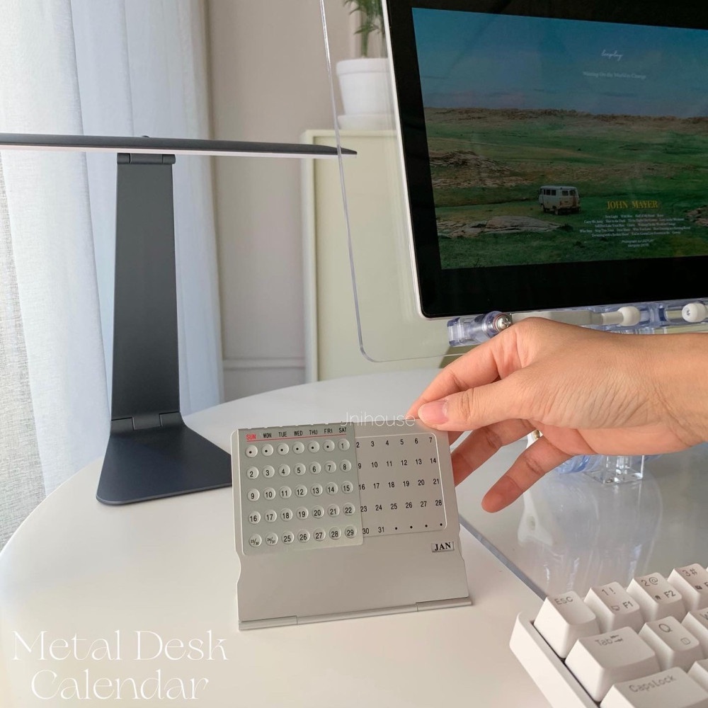 [พร้อมส่ง] Jnihouse : ปฏิทินโลหะตั้งโต๊ะขนาดเล็ก Metal Desk Calendar ขนาด 10.5x8.5 cm