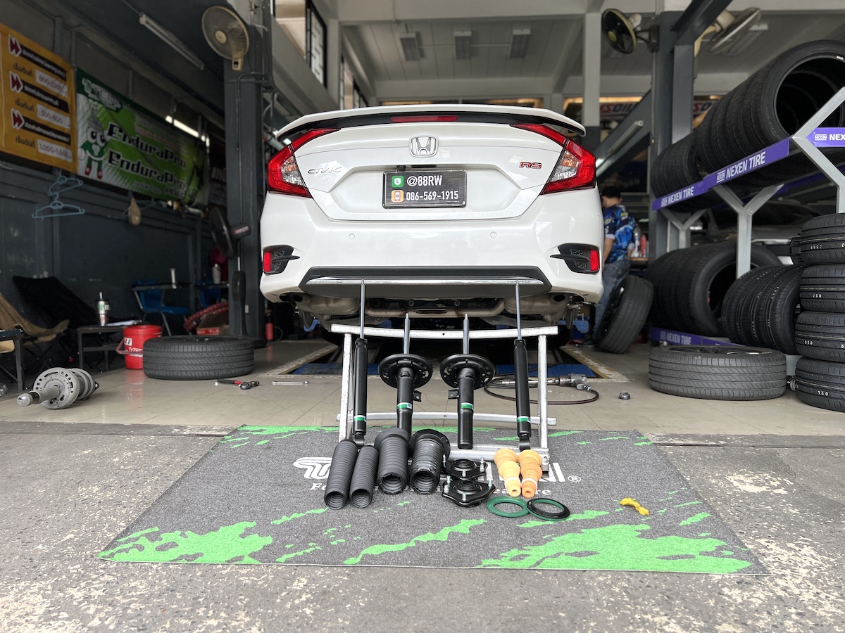 HONDA CIVIC FC ติดตั้งโช้คอัพ Tein EnduraPro Basic พร้อมอะไหล่ส่วนควบใหม่ทั้งหมด สิ่งที่จะได้รับหลังจากติดตั้ง: ฟีลลิ่งหนึบแน่นสไตล์ญี่ปุ่น: โช้คอัพ Tein EnduraPro Basic ให้ความหนึบแน่นที่เหนือกว่าโช้คเดิม แต่ยังคงความนุ่มนวลไว้ เทคโนโลยี H.B.S.: ช่วยดูดซับแรงกระแทกในจังหวะยุบตัวสุด ลดอาการกระดอนเมื่อเจอหลุมหรือคอสะพาน คุณภาพมาตรฐาน OEM: ผลิตจากวัสดุคุณภาพสูง ทนทาน และติดตั้งแทนของเดิมได้ทันที ไม่ต้องดัดแปลง ความมั่นคงที่เพิ่มขึ้น: รถทรงตัวได้นิ่งขึ้น เข้าโค้งมั่นใจ ลดอาการโคลงเคลง เหมาะสำหรับใคร? เจ้าของ Civic FC ที่ต้องการความหนึบและมั่นคงในการขับขี่ประจำวัน ผู้ที่ต้องการอัปเกรดความทนทานและความปลอดภัยของช่วงล่าง โดยไม่ต้องการโหลดเตี้ย 👉 สำหรับเจ้าของ Civic FC ที่อยากได้ฟีลลิ่งขับขี่ที่มั่นใจกว่าเดิม Tein EnduraPro Basic คือคำตอบ! 📌 สอบถามข้อมูลเพิ่มเติม หรือนัดหมายเข้ารับบริการ ☎️ : 08-6569-1915 ☎️ : 08-6544-5963 💬 Line id : @88rw 📍 Location : https://goo.gl/maps/HrNUAZXPN94KvxZ98 🌐 Facebook : https://www.facebook.com/88rwtire #Honda #Civic #CivicFC #Tein #EnduraPro #โช้คอัพ #ช่วงล่าง #ยางเจริญรุ่งเรือง #นนทบุรี #งามวงศ์วาน #ยางรถยนต์นนทบุรี #ช่วงล่างรถยนต์ #โช้คอัพรถยนต์