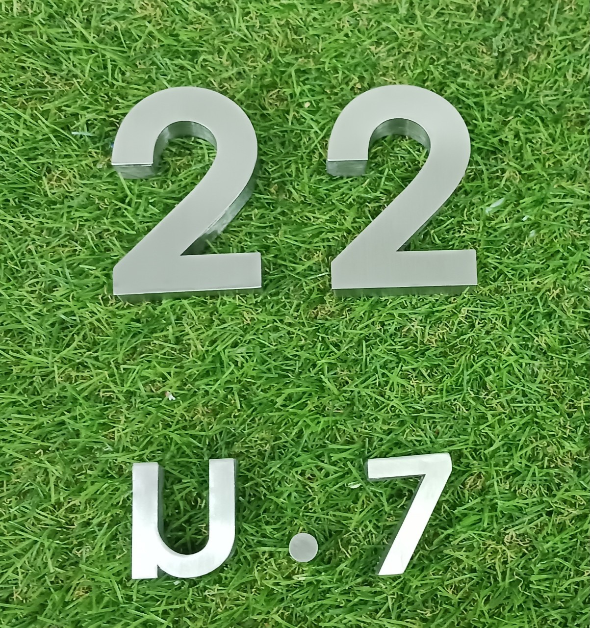 อักษรเเสตนเลสบ้านเลขที่ '' 22 ม.7 ''