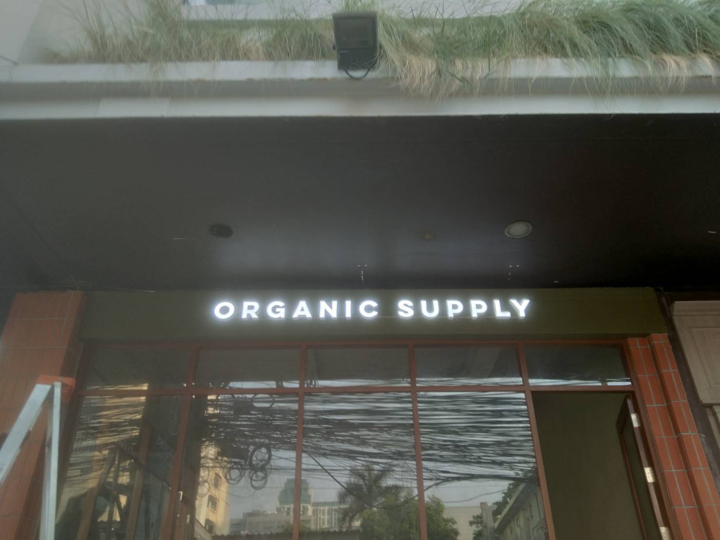 งานติดตั้งป้าย ORGANIC SUPPLY ป้ายอักษรซิงค์ทำสีขาวด้าน