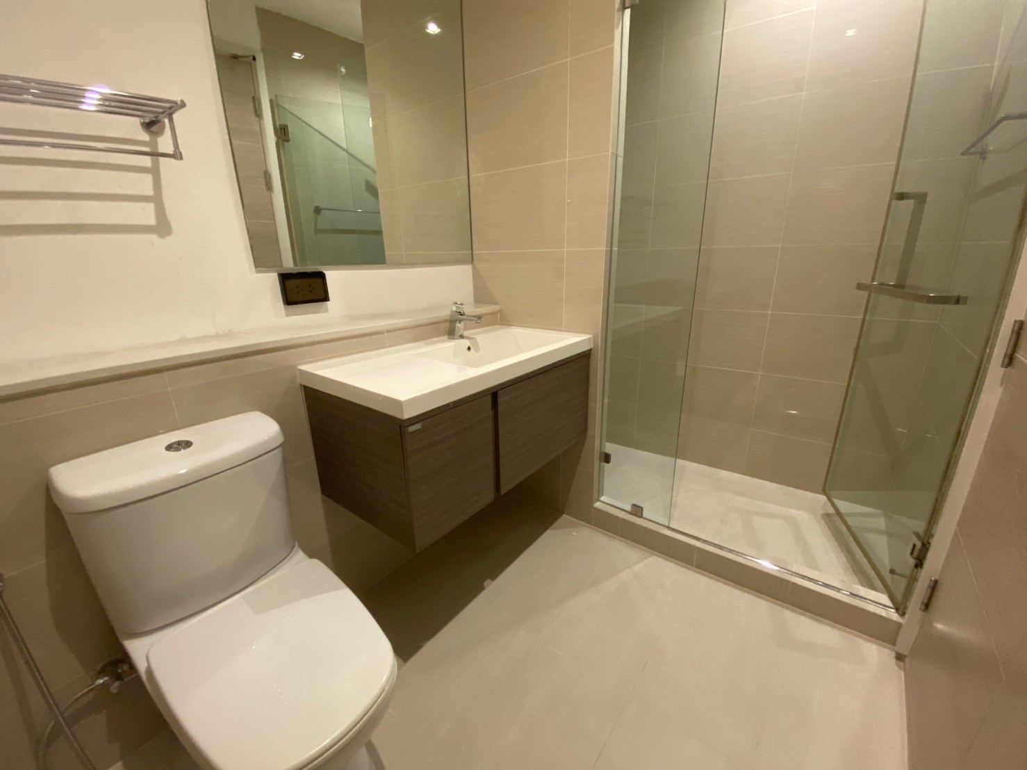 ขาย บ้านเดี่ยว 3 ชั้น เอคิว อาเบอร์ สวนหลวง ร. 9 – พัฒนาการ ใกล้พาราไดซ์พาร์ค ( N.1461 )