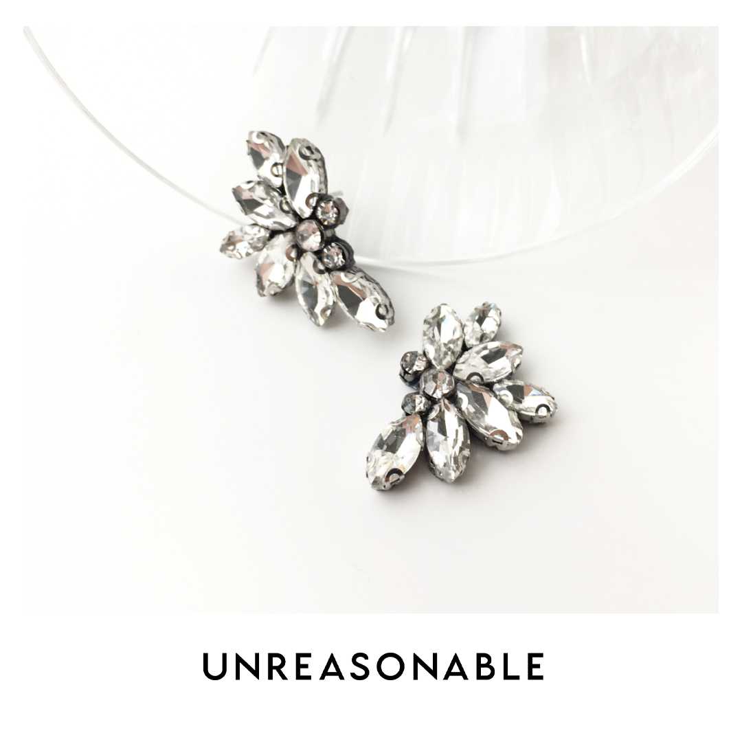 ต่างหู พลอยกระจก น้ำหนักเบา สวยใส่สบาย UA0727-01 Unreasonable Accessories