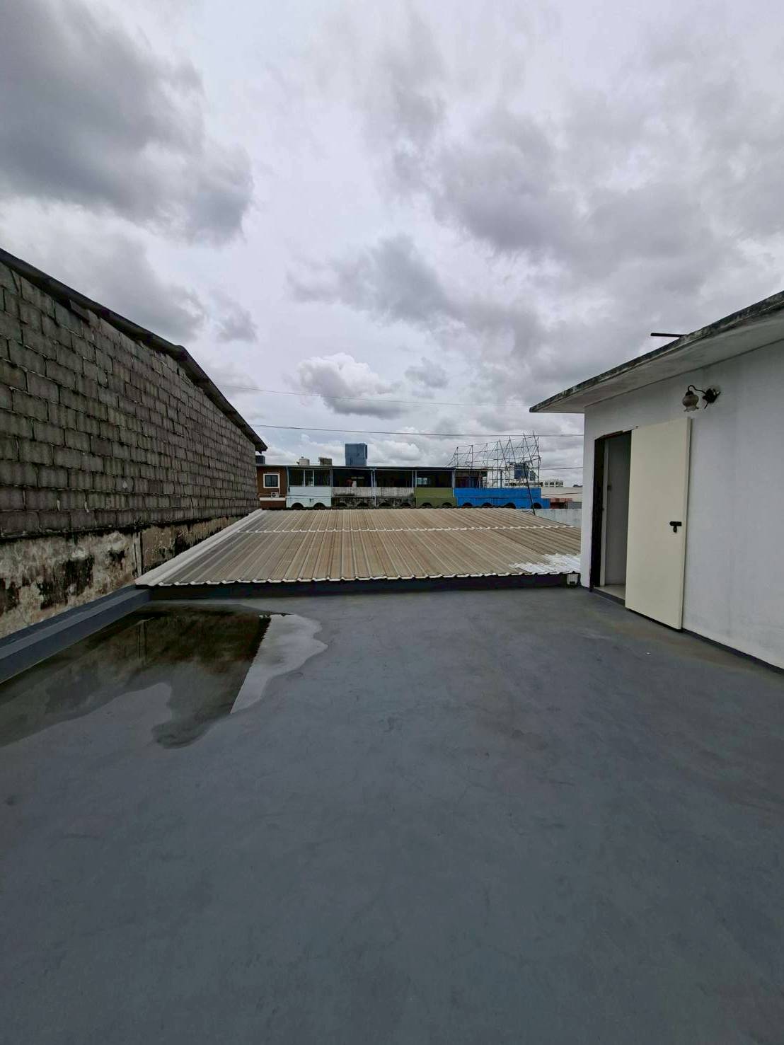 ให้เช่าอาคารพาณิชย์ 2 คูหา 3 ชั้น+ดาดฟ้า ติด ถนนเฉลิมพระเกียรติ ใกล้โรงพยาบาลสินแพทย์ (N.1855)