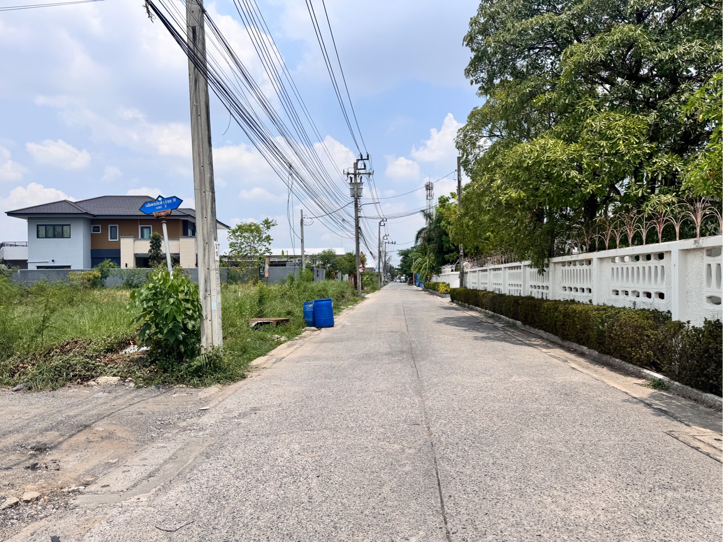 ขายที่ดิน เฉลิมพระเกียรติ ร.9 ซอย 38 (ซอยร่มเย็น) ที่ถมแล้วแปลงมุม (N.1698)
