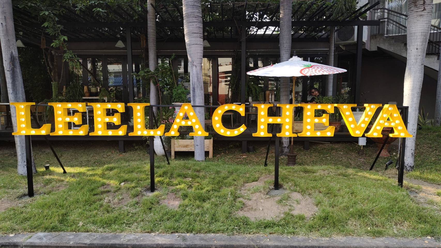 ป้ายอักษรไฟปิงปอง '' LEELA CHEVA ''