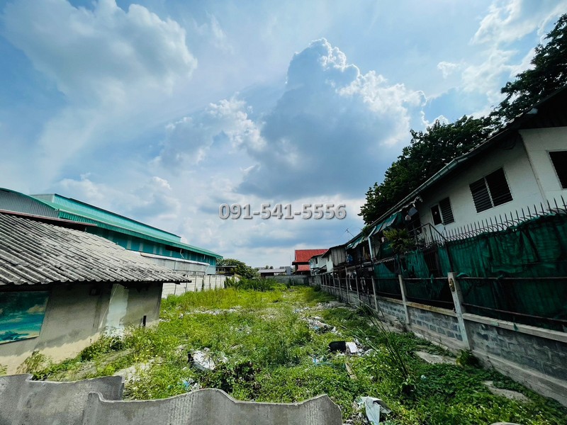 ขายที่ดินรวม 318 ตรว แปลงรูปสีเหลี่ยมผืนผ้า ริมถนนซอยรามอินทรา 5 แยก 3 - 4 ใกล้ Central รามอินทรา