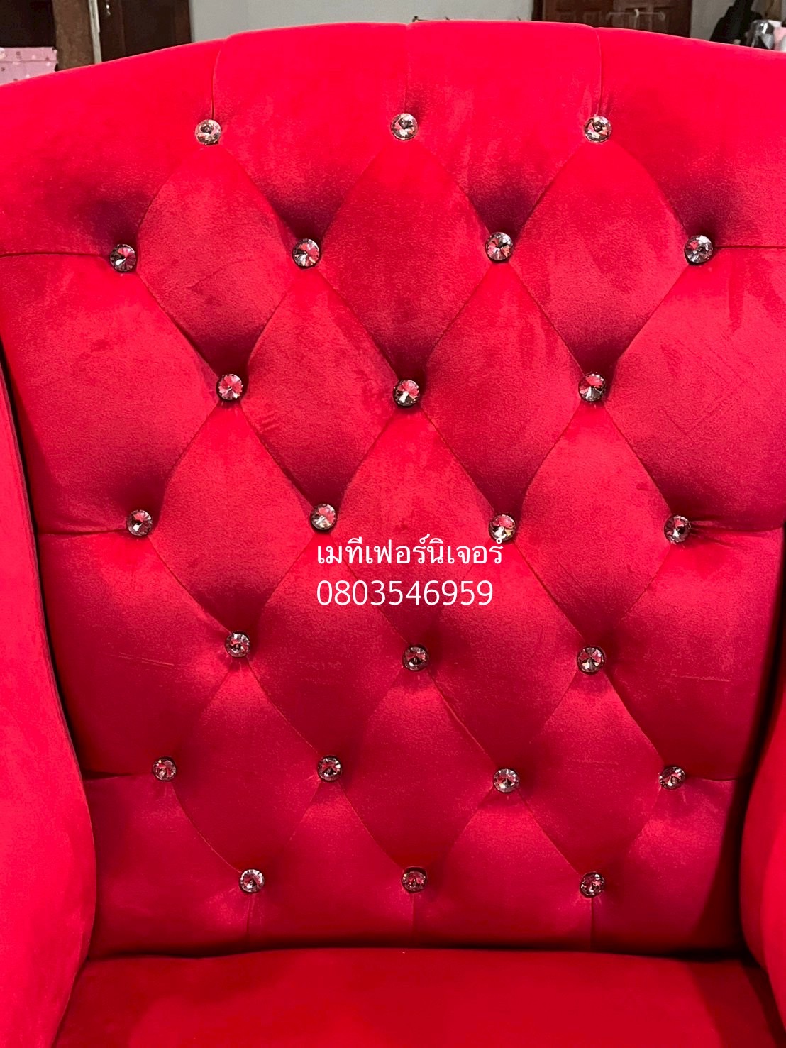 โซฟาเจ้าหญิงแบบ 1 ที่นั่ง ไซส์ มินิ ผ้ากำมะหยี่สีเเดง พร้อมหมอน 1 ใบ ขาเหล็กสีเงิน ดีเทลหมุดสีเงิน (สั้งครั้งละ1ตัว)