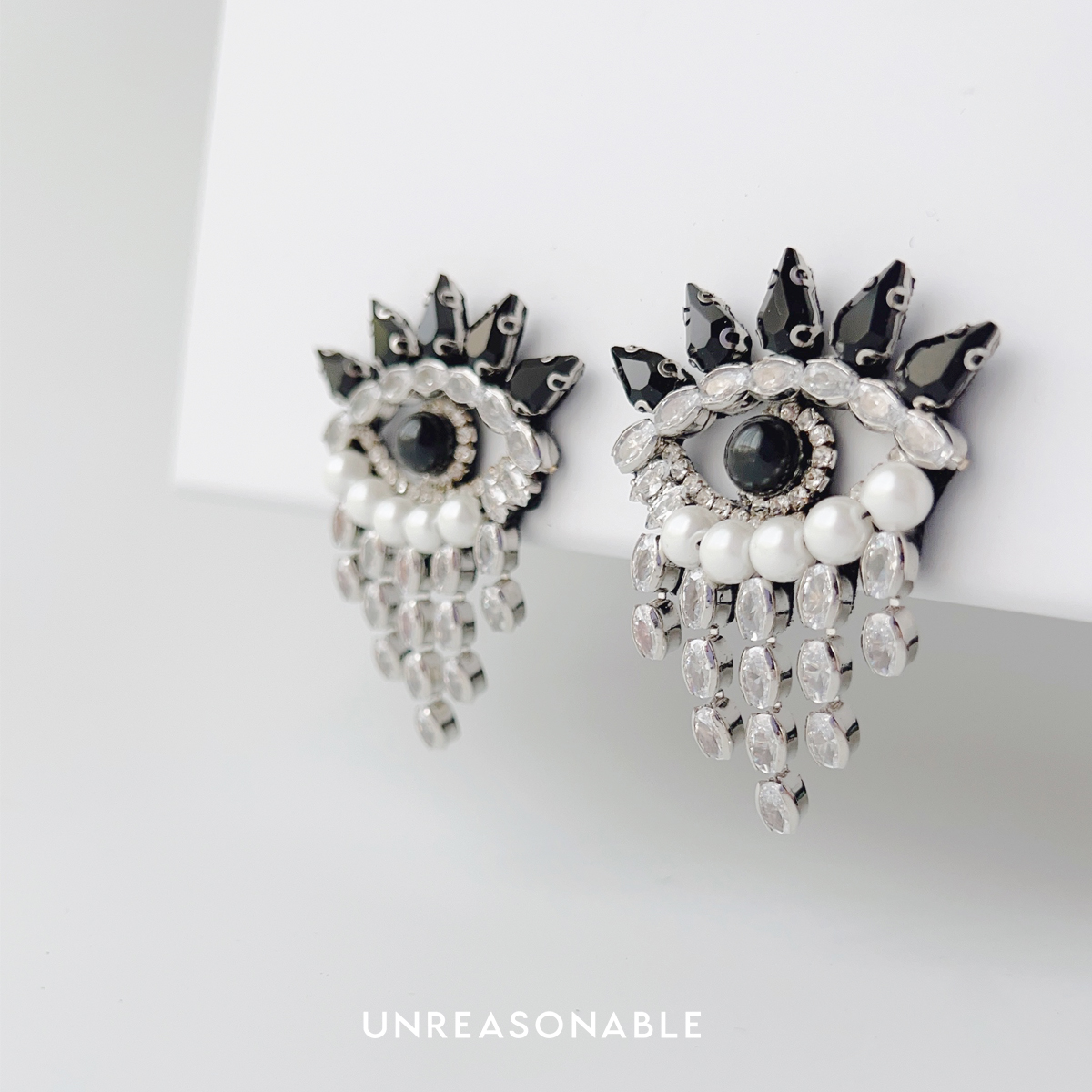 The Eye Earring with Crystal Tear Drop Earrings ต่างหูคลิป ต่างหูก้านเงินแท้ UA0980-01 Unreasonable Accessories