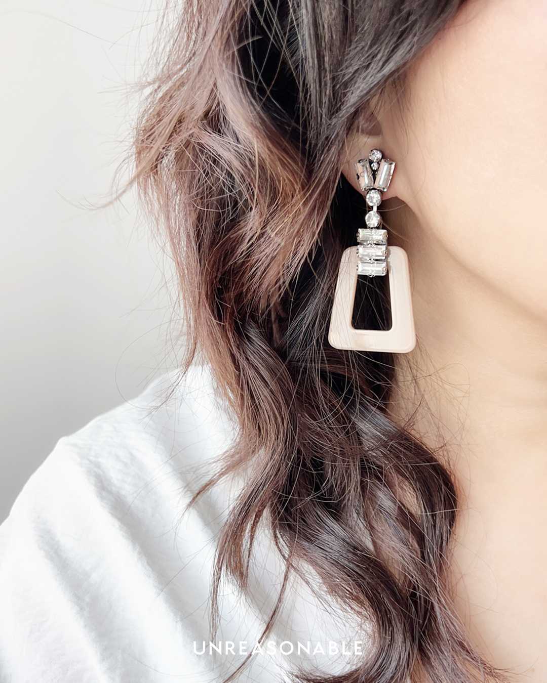 ต่างหู สีนูด ต่างหูคลิป ต่างหูก้านเงินแท้ น้ำหนักเบา สวยใส่สบาย UA0860-02 Unreasonable Accessories