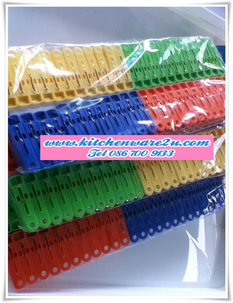 P01598 หนีบผ้าพลาสติก48ตัว ราคาส่ง 12 แผง (คลิ๊กที่สินค้าเพื่อดูรายละเอียด)