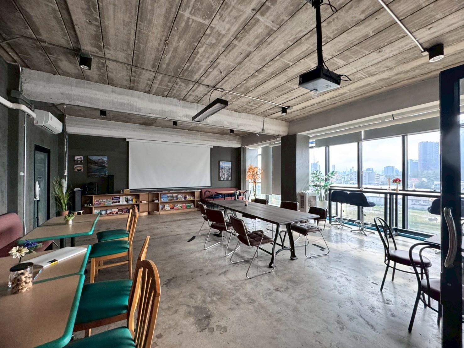 ให้เช่าพื้นที่สำนักงาน ชั้น 5 อาคารโล่งสวย เหมาะทำธุรกิจ ติดถนนรามคำแหง (N.1923)