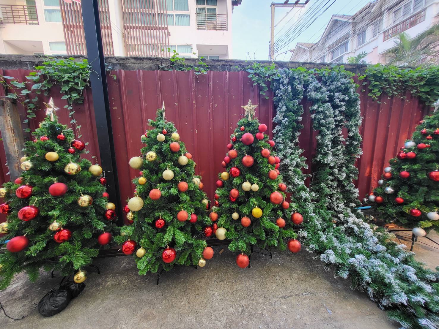 เช่าต้นคริสต์มาสปลอมขนาด5ฟุตตกแต่งบอล