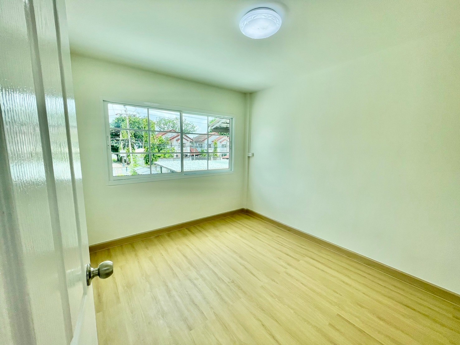 ขายด่วนทาวน์เฮ้าส์ หมู่บ้านเคซี ซ.รามคำแหง 142 พร้อมผู้เช่า (N.1240)