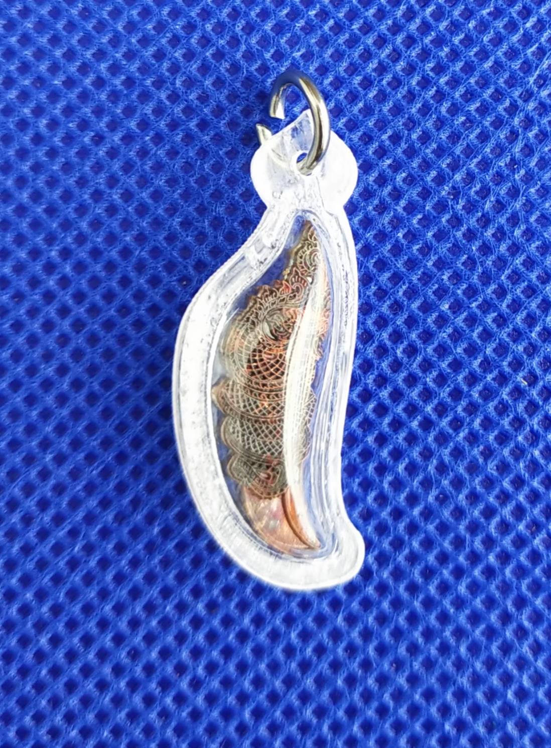 เขี้ยวพญานาคพระจันทร์เสี้ยว รุ่นมหาเศษรฐี หลวงปู่จันทร์ ฐิตาจาโร วัดซับน้อย