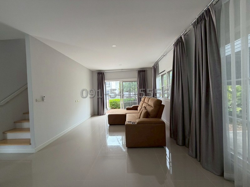 ขายบ้านสวย 2 หลัง อารียา ลิฟวิ่ง สกลนคร ที่ดินรวม 117.5 ตรว เหมาะสำหรับครอบครัวใหญ่ อยู่สบาย บรรยากาศร่มรื่น มีสวนรอบบ้าน