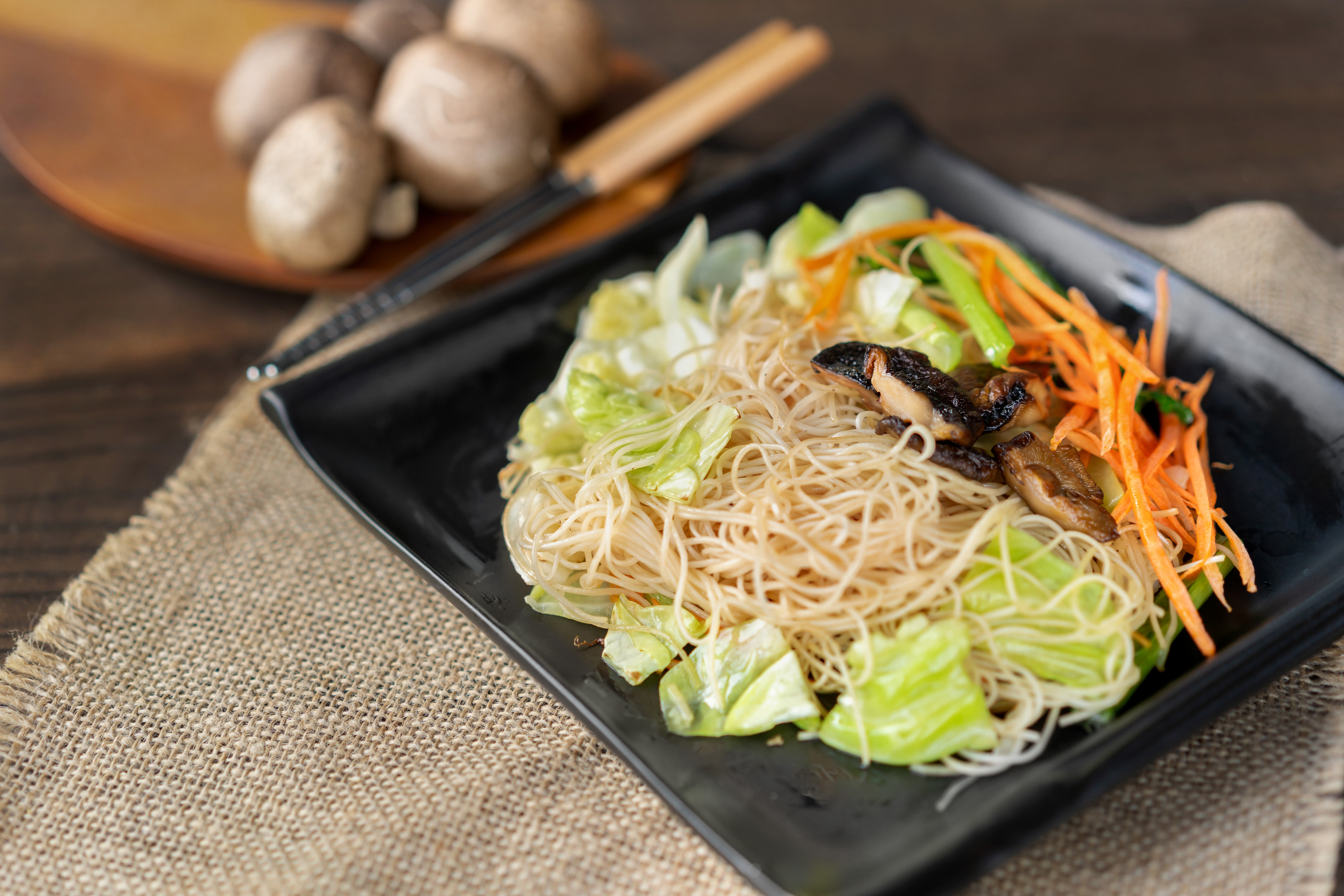 ผัดหมี่ซั่วเจ (Chinese-Styled Fried Noodle)