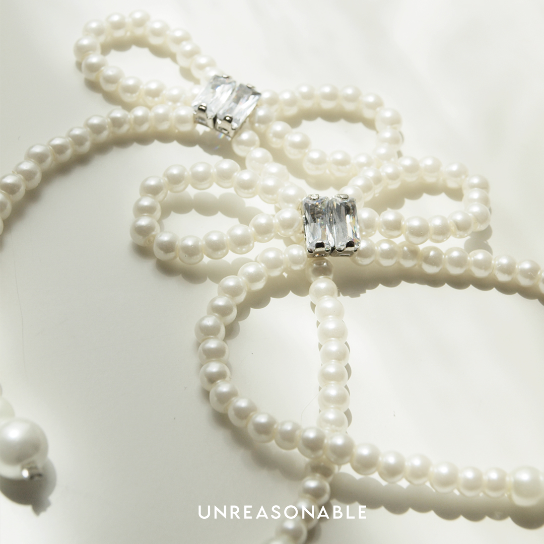 ต่างหูโบว์ Glass Pearl ต่างหูคลิป ต่างหูก้านเงินแท้ น้ำหนักเบา UA0926-01 Unreasonable Accessories