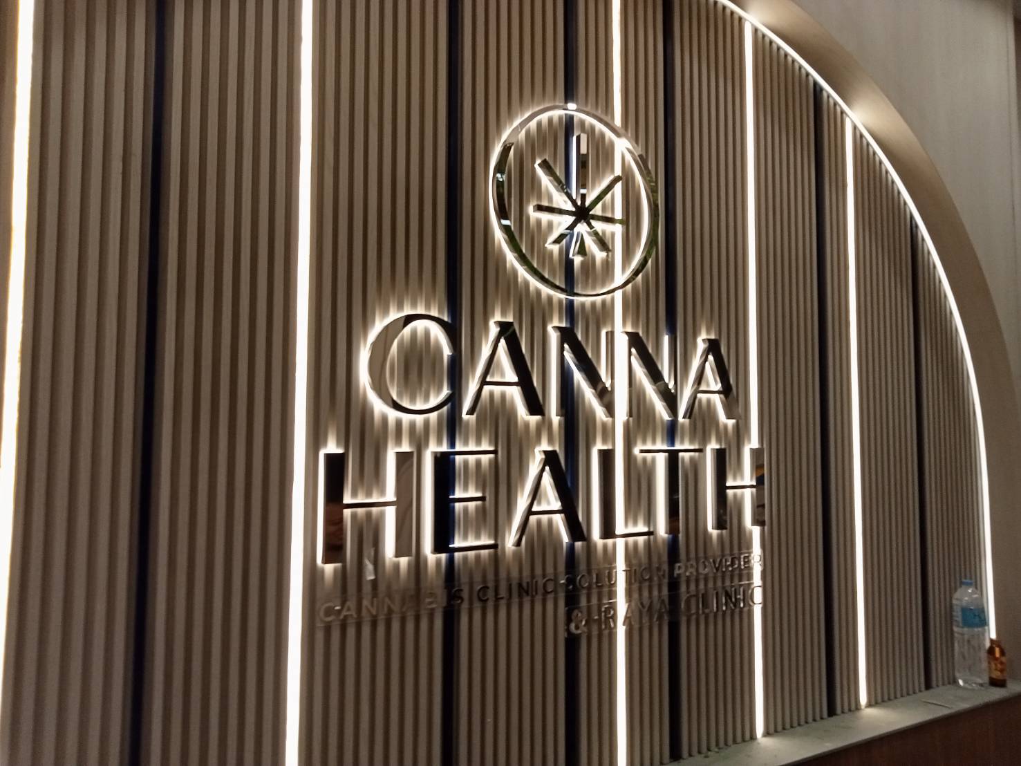 #ป้ายอักษรไฟออกหลัง