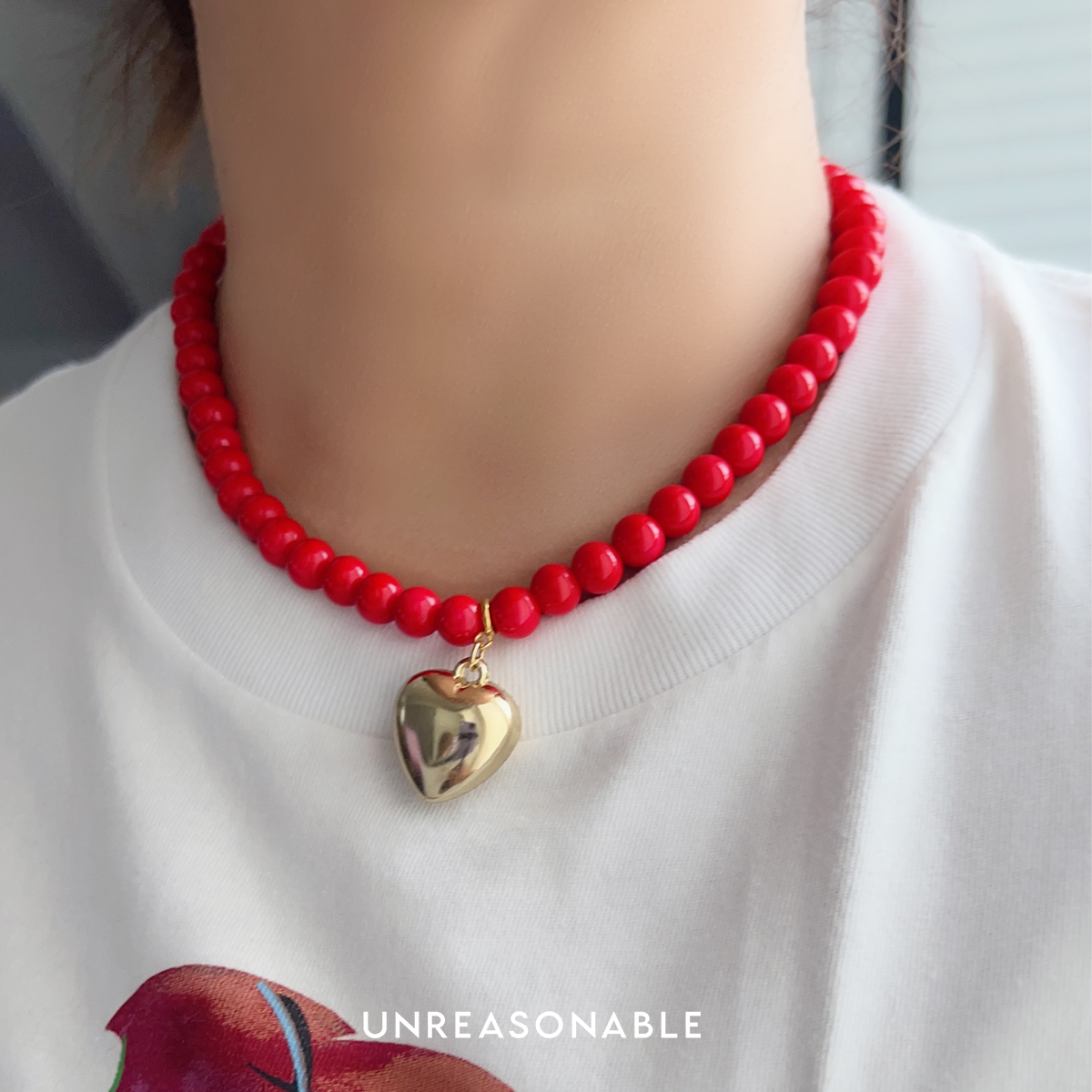 สร้อยคอสีแดง Bead 6 mm. พร้อมจี้สีทอง ถอดได้ UA1007-01 Unreasonable Accessories