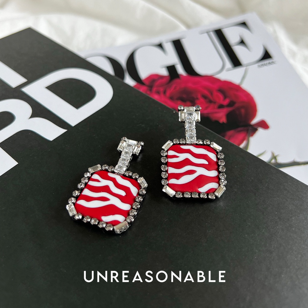 ต่างหูลายเสือ สีขาวแดง ต่างหูคลิป ต่างหูก้านเงินแท้ น้ำหนักเบา สวยใส่สบาย UA0815-02 Unreasonable Accessories