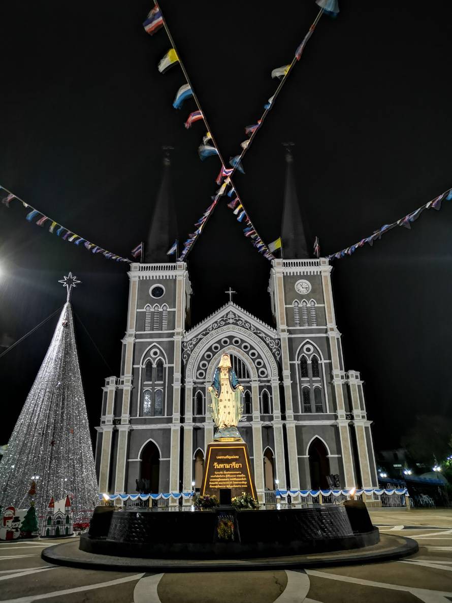 ให้เช่าต้นคริสต์มาส ทรงกรวย ขนาดใหญ่ สินค้าตกแต่งงานเลี้ยงวันคริสต์มาสยอดนิยม