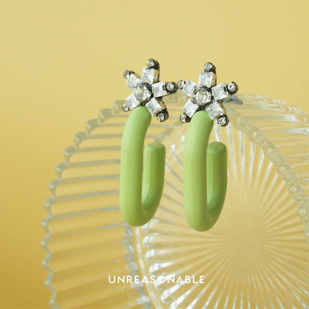ต่างหู สีเขียว ต่างหูคลิป ต่างหูก้านเงินแท้ น้ำหนักเบา UA0830-04 Unreasonable Accessories