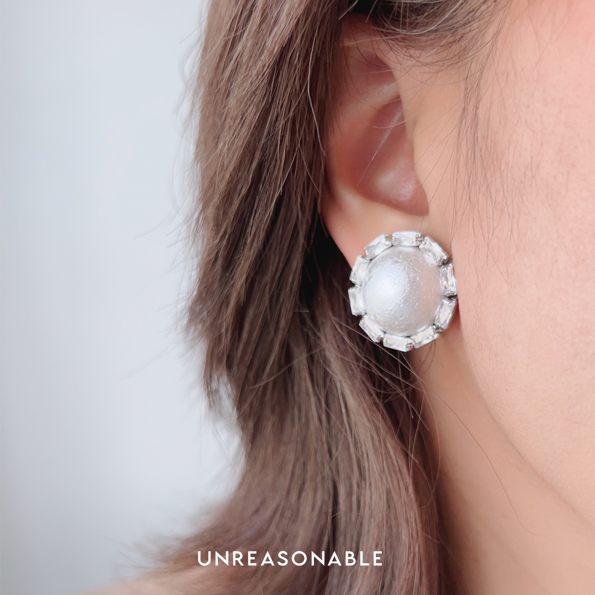 ต่างหู สีมุก Pearl Stud Earrings ต่างหูคลิป ต่างหูก้านเงินแท้ UA0986-01 Unreasonable Accessories