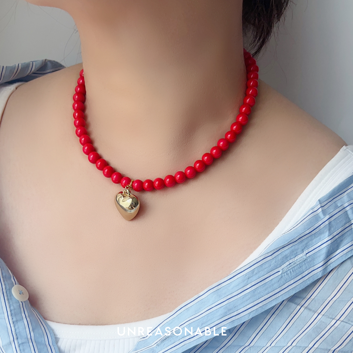 สร้อยคอสีแดง Bead 6 mm. พร้อมจี้สีทอง ถอดได้ UA1007-01 Unreasonable Accessories