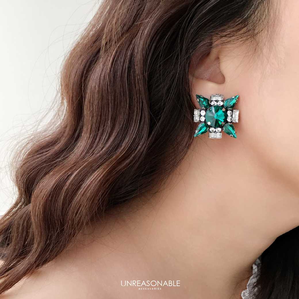 ต่างหูพลอยกระจก สีเขียว ต่างหูคลิป ต่างหูก้านเงินแท้ UA0707-02 Unreasonable Accessories