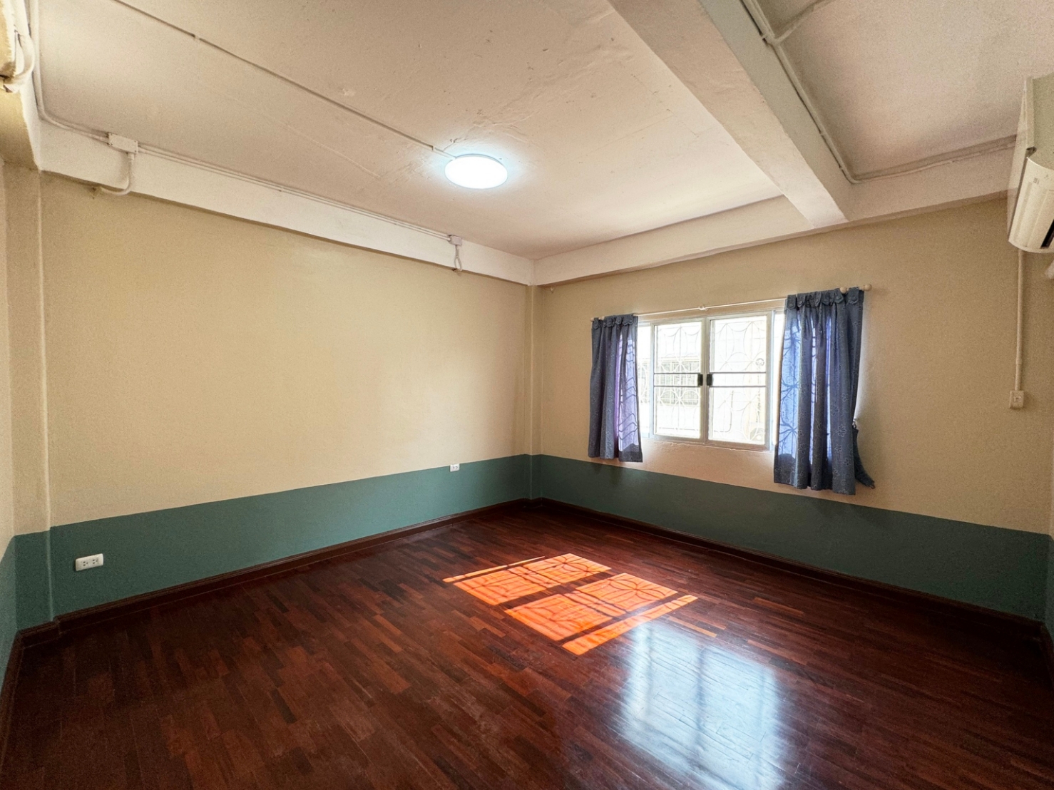 ให้เช่าทาวน์เฮ้าส์ 4 ชั้น หมู่บ้านวราธรวิลล์ พัฒนาการ 44 พร้อมเข้าอยู่ 9 ธ.ค. 68 (N.1394)