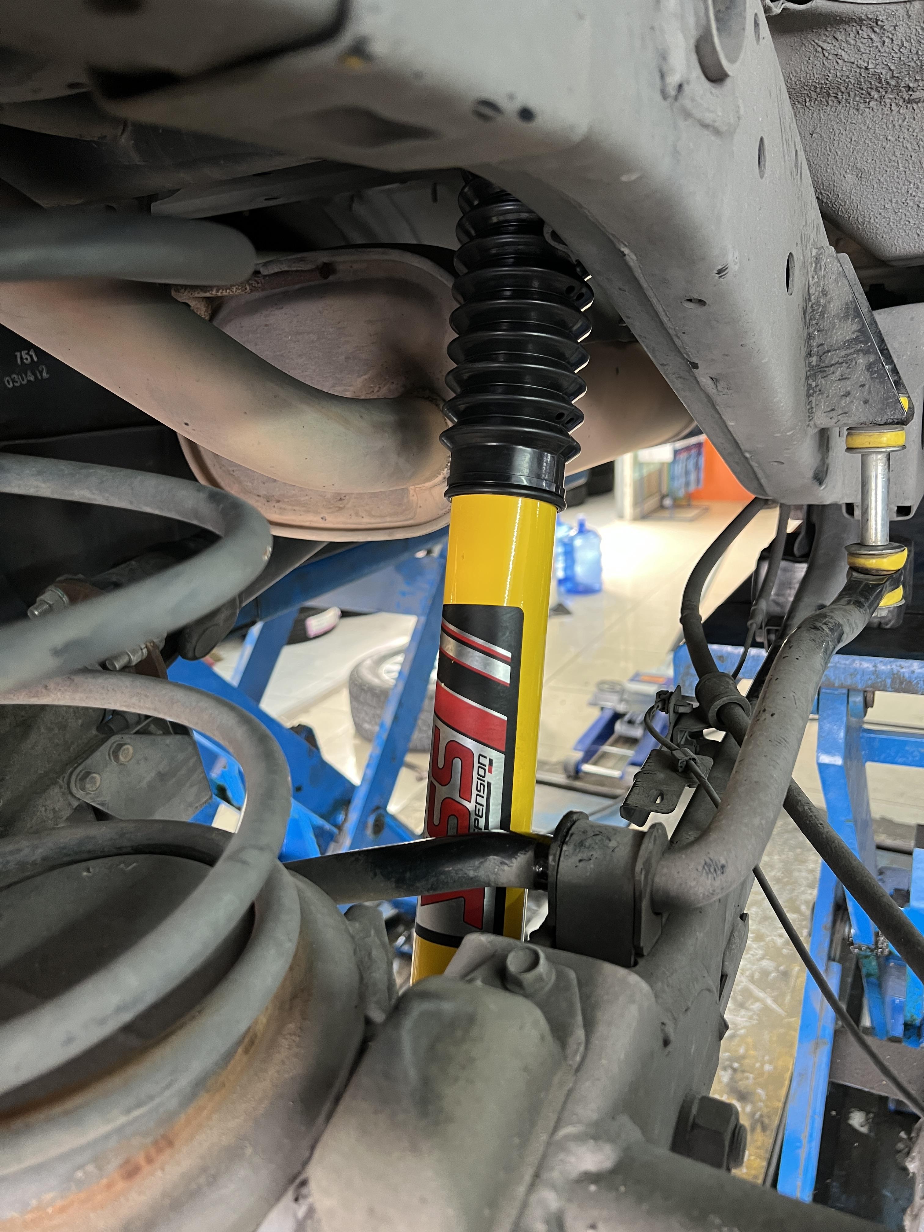 MITSUBISHI PAJERO เปลี่ยนโช้คอัพอัพเกรดช่วงล่าง [+] YSS DTG [+] YSS PERFORMANCE SPRING สอบถามข้อมูลเพิ่มเติม หรือ นัดหมายเข้ารับบริการ โทร. 08-6569-1915 Location : https://goo.gl/maps/HrNUAZXPN94KvxZ98? รถยนต์มีปัญหาไม่รู้ต้องแก้ตรงไหน ทางเรายินดี ตรวจหาปัญหาและหาวิธีแก้ บอกลูกค้าก่อนลงมือทำเสมอด้วยราคาเป็นธรรม เวลาบริการ วันจันทร์-วันอาทิตย์ 09:00 น. - 17.30 น. #mitsubishipajero #yssdtg #โช้คอัพ #ช่วงล่าง #โช๊ค #ยางรถยนต์