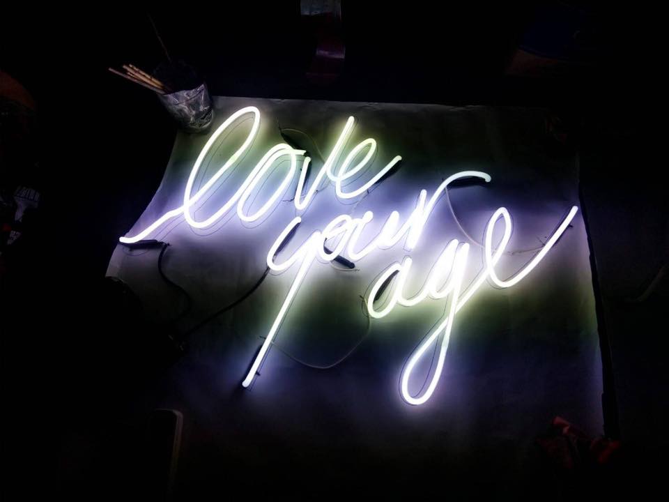 #ป้ายนีออนดัดหลอดแก้ววินเทจ