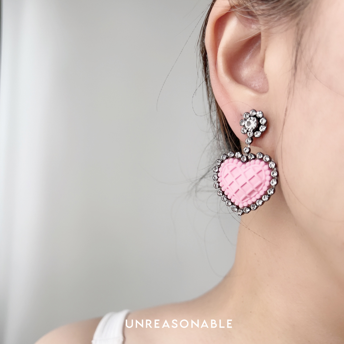 ต่างหูหัวใจ Drop Earrings สีชมพู ต่างหูคลิป ต่างหูก้านเงินแท้ UA0943-05 Unreasonable Accessories