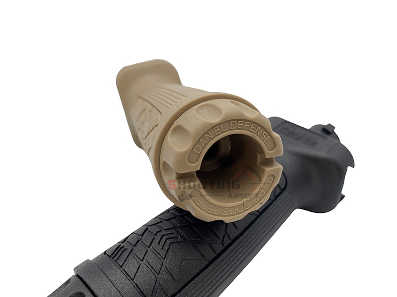 กริ๊ปมือหน้า Daniel Defense จับราง 20mm Picatinny