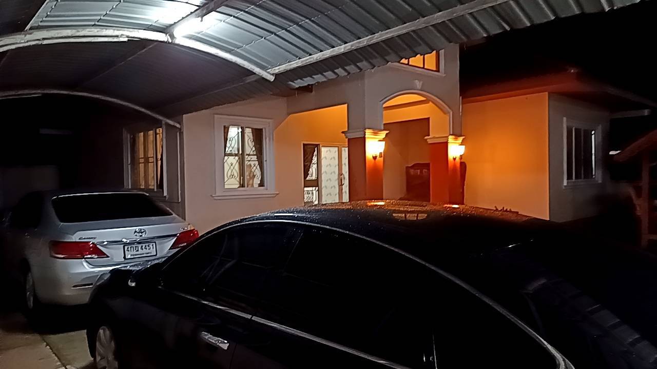 ขายบ้านเดี่ยว พฤกษาแลนด์ หนองชาก บ้านบึง ชลบุรี ราคาดีที่สุดในย่านนี้! เพียง 2.99 ล้านบาท บนพื้นที่กว้างขวางถึง 93.4 ตร.ว. ขนาด 2 ห้องนอน 2 ห้องน้ำ พร้อมห้องครัว ห้องทานข้าว และห้องรับแขก แถมเฟอร์นิเจอร์และแอร์ 2 เครื่อง จอดรถสบายๆ ได้ถึง 7 คัน! (ในบ้าน 4