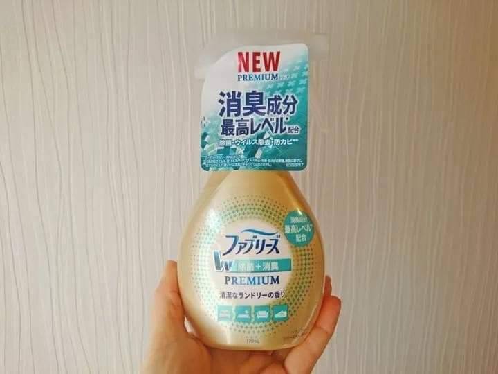 Fabreeze W Premium Spray Set (Gold series) จาก P&G Japan 1× ขวดสเปรย์ 2× ถุงรีฟิล