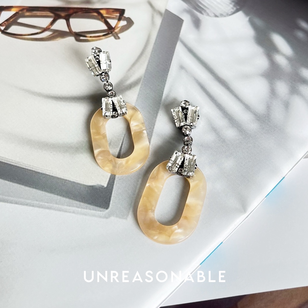 ต่างหู Acrylic Ivory ต่างหูคลิป ต่างหูก้านเงินแท้ น้ำหนักเบา สวยใส่สบาย UA0814-01 Unreasonable Accessories