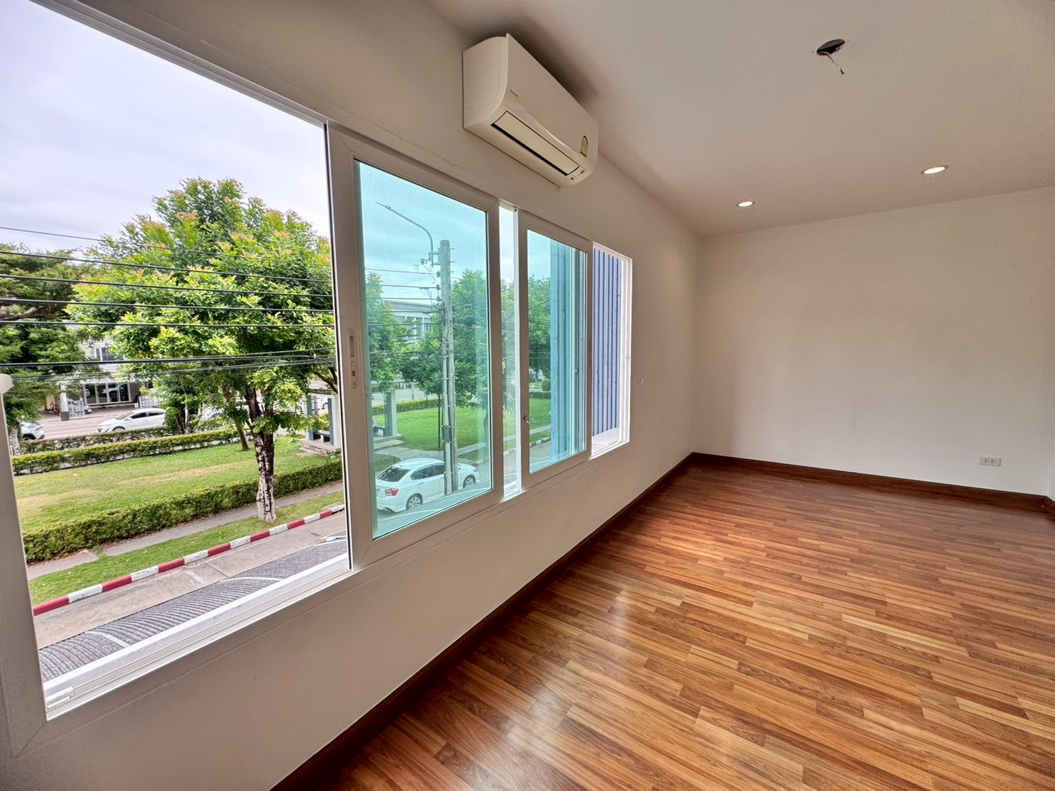 ขายทาวน์โฮม หมู่บ้านดิเอ็กซ์คลูซีฟ พัฒนาการ44 (The Exclusive-Pattanakarn44) ใกล้ APL หัวหมาก (N.1915)