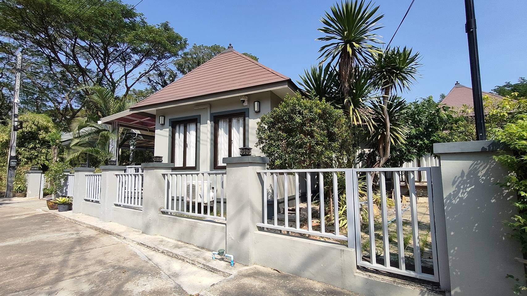 ที่ดินนครนายก บ้านสวย บรรยากาศร่มรื่น วิวเขาใหญ่ สร้างมาประมาณ 2 ปี ณ ต.สาริกา อ.เมือง จ.นครนายก