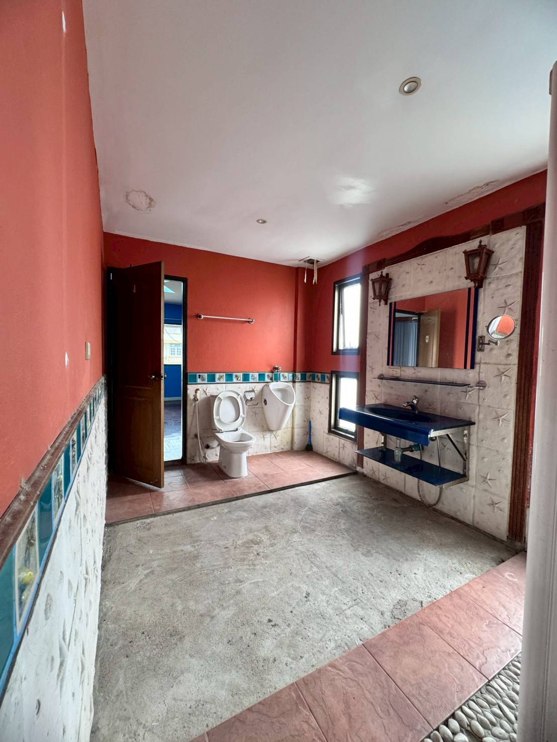 ให้เช่าอาคารพาณิชย์หลังมุม 2 คูหา 4 ชั้น ถนนอุดมสุข ทำเลดี (N.1865)