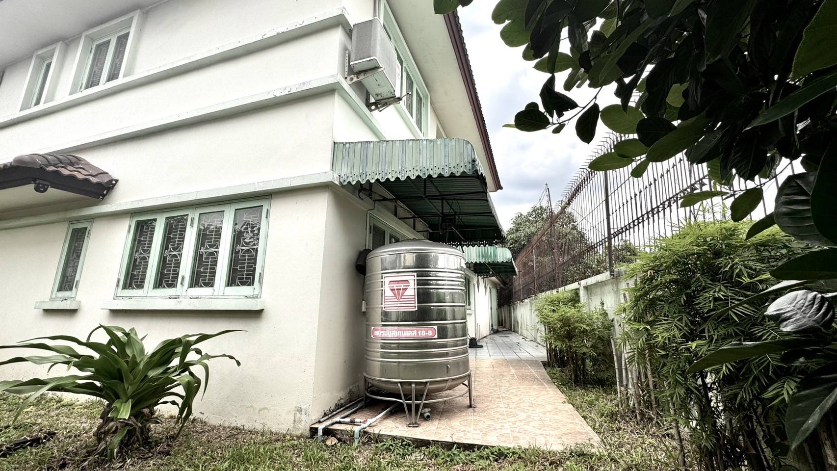 ขายบ้านเดี่ยว โรยัล ปาร์ค วิลล์ สุวินทวงศ์ (Royal Park Ville Suwinthawong) บ้านเดี่ยว 2 ชั้น 2 หลังติด 6 ห้องนอน 4 ห้องน้ำ 3 ที่จอดรถ