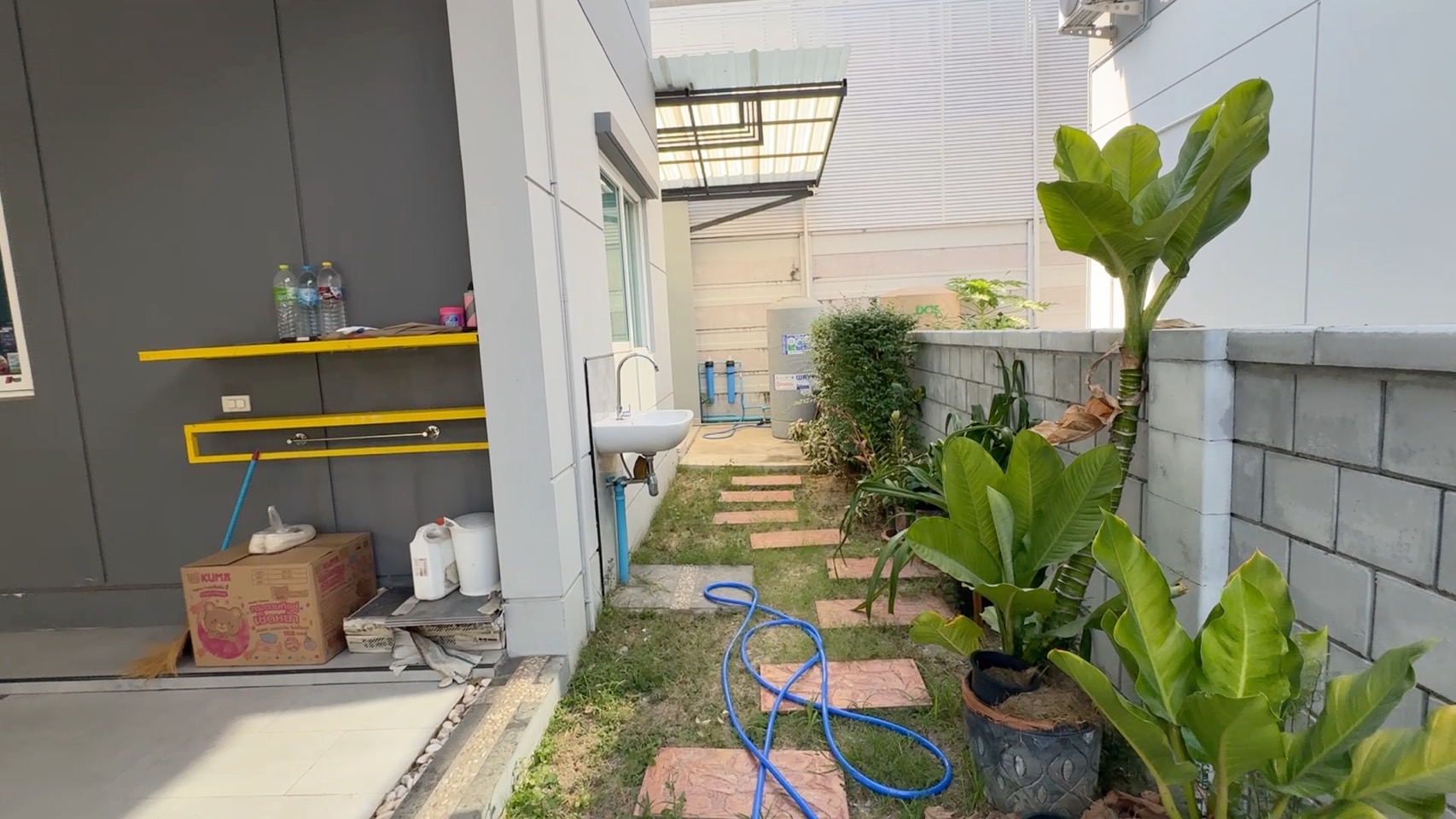 ขาย บ้านเดี่ยว 2 ชั้น พื้นที่ 55.8 ตร.ว. Centro bangna Wongwaen (หมู่บ้านเซนโทร บางนา-วงแหวน) ทำเลศักยภาพ: ตั้งอยู่ในซอยเฉลิมพระเกียรติ 30 เชื่อมต่อถนนศรีนครินทร์ บางนา และวงแหวนกาญจนาฯ ใกล้ทางด่วนบูรพาวิถี สะดวกในการเดินทางทั้งเข้าเมืองและออกนอกเมือง