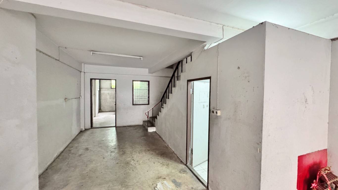 ขายอาคารพาณิชย์ (ตึกแถว ) 3.5 ชั้น ซอยเอกชัย 34 (ซอยกำนันแม้น) เนื้อที่ 22.2 ตร.ว. ทำเป็นโฮมออฟฟิศได้