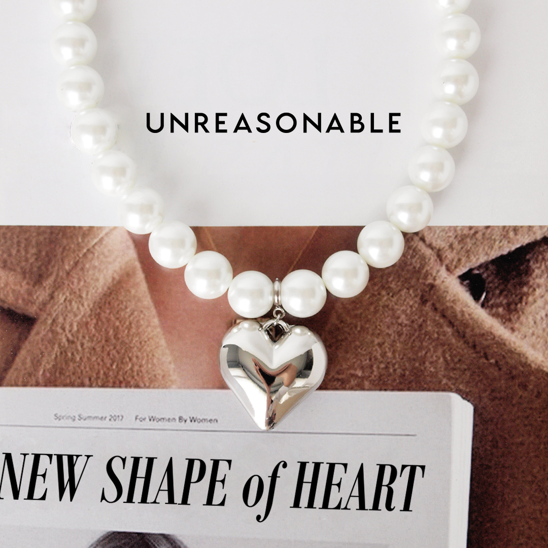 สร้อยคอมุกแก้ว ขนาด 12 mm. จี้หัวใจสีเงิน UA0875-01 Unreasonable Accessories