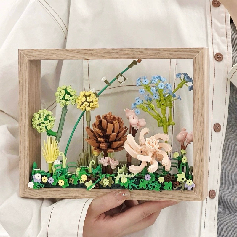 [พร้อมส่ง] Jnihouse : เซตตัวต่อดอกไม้ ไฟประดับ (My garden collection)