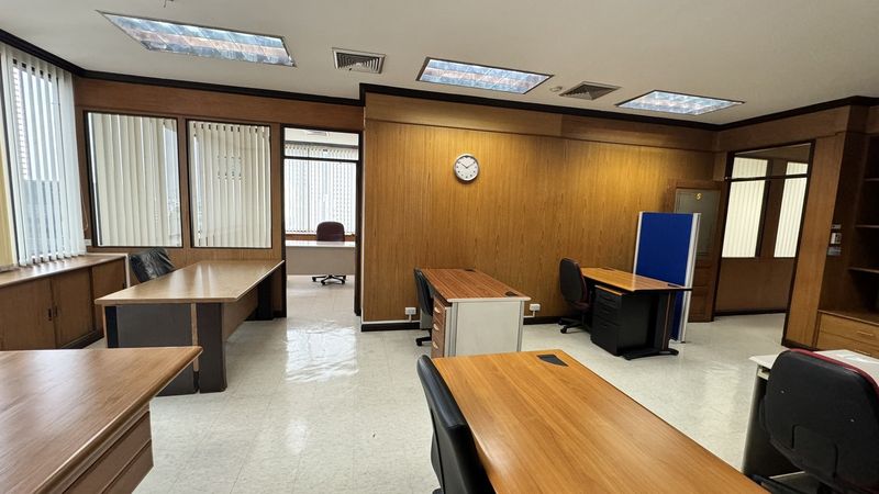 Bangna Complex (บางนาคอมเพล็กซ์) สำนักงานให้เช่า/ขาย office for rent/Sale ขนาด 303 ตร.ม. ชั้น 8 Free furniture, Free Copy machine (เครื่องถ่ายเอกสาร)